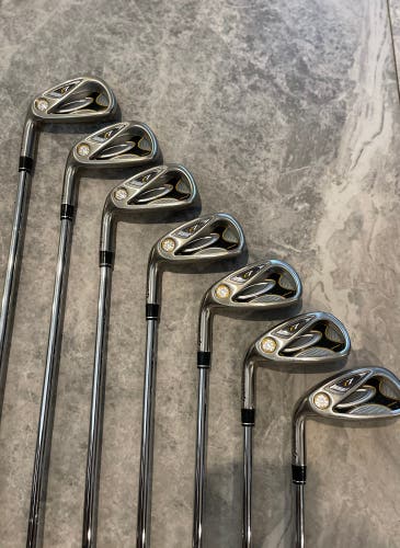 Men's 2007 TaylorMade R7 Draw Left Hand Iron Set Regular Flex Steel Shaft (Used)