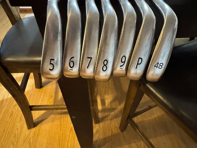 Men's Titleist 718 AP1 Right Handed Iron Set Regular Flex (7 Clubs) #5 - #9, PW, GW Steel Shaft (Use