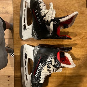 Bauer Vapor X4 Hockey Skates Regular Width 6 (Used)