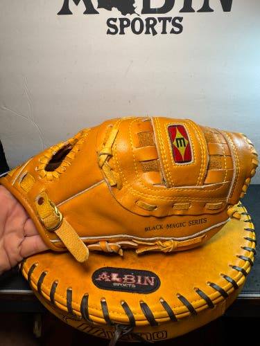 Easton RH Infield Baseball Glove 11" (New)