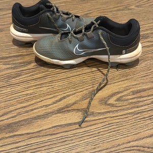 Gray Women's Size M 8.0 (W 9.0) Nike Low Top Molded Cleats (Used)
