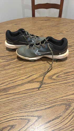 Gray Women's Size M 8.0 (W 9.0) Nike Low Top Molded Cleats (Used)