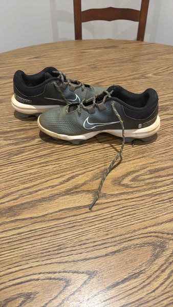 Gray Women's Size M 8.0 (W 9.0) Nike Low Top Molded Cleats (Used)