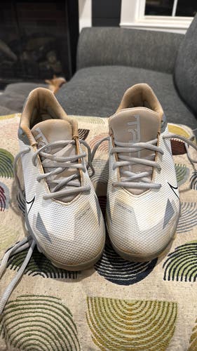 Gray Kid's 5.5Y (Big Kids / Youth) Nike Low Top Molded Cleats (Used)