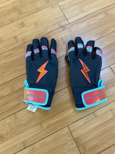 LIKE NEW Bruce Bolt Batting Glove