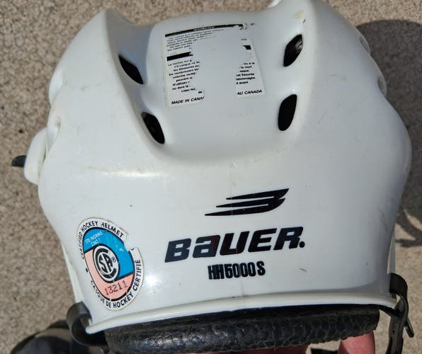 Small white Bauer HH5000 Helmet (Used)