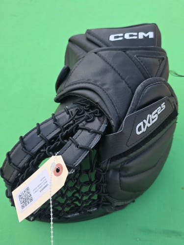 Black Junior CCM Axis 2.5 Goalie Glove Regular