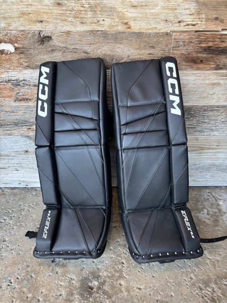Black 26" Junior CCM Eflex 6.5 Goalie Leg Pads