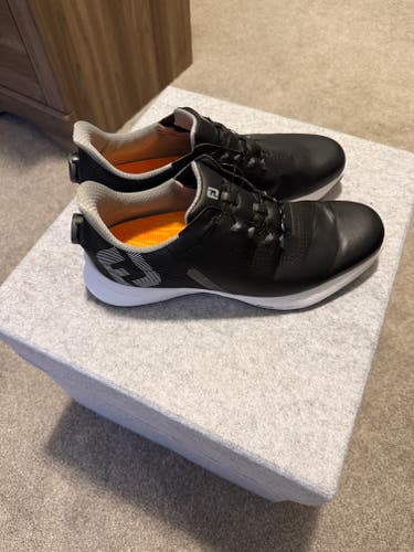 Men's Size M 11.0 (W 12.0) Footjoy spikeless BOA Golf Shoes (Used)