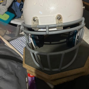 Medium Youth Schutt Vengeance Hybrid Helmet (Used)