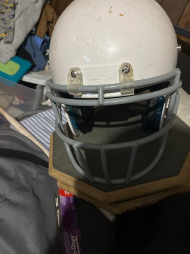 Medium Youth Schutt Vengeance Hybrid Helmet (Used)