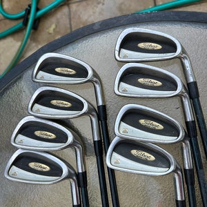 Titleist Titleist DCI 822 Oversize Right Handed Iron Set Regular Flex Graphite Shaft (Used)