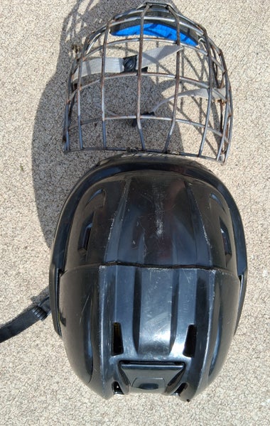 Medium Black Bauer Re-Akt hockey Helmet combo (Used)