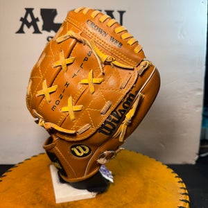 Wilson A2460 RH Baseball Glove 10.5" (New)