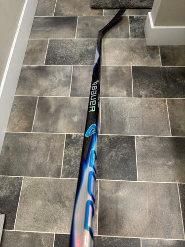 Senior Bauer Vapor FlyLite Right Handed Hockey Stick P92 (New)