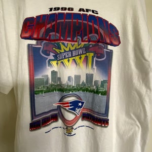 White XL Men's Starter Shirt (Used)