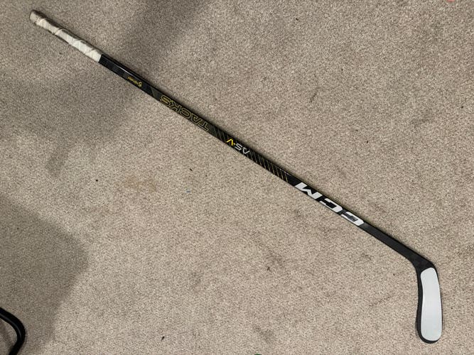 CCM AS-VI 
50 flex P28 curve right hand stick