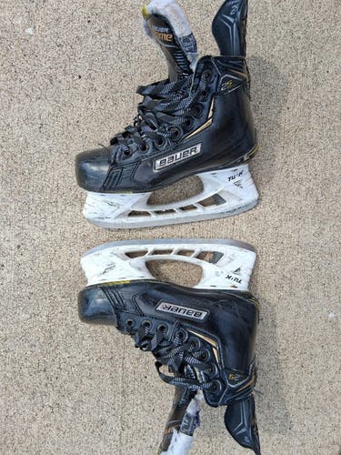 Bauer Supreme 2S Hockey Skates Size 2 (Used)