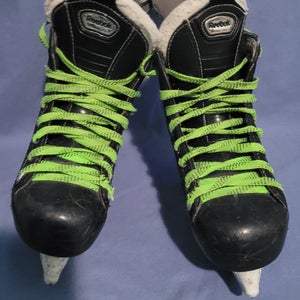 2007 Reebok 9K Pump Hockey Skates Regular Width Size 2 (Used)