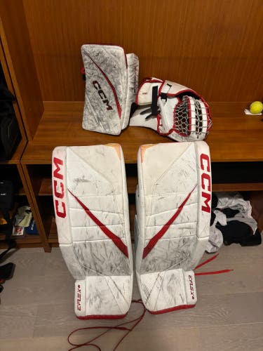 34" 2024 CCM Eflex 6 pro goalie gloves and pads