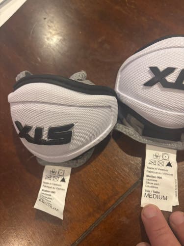 Medium Youth STX Stallion 900 Arm Pads (Used)