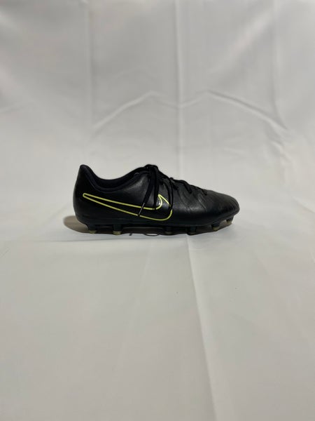 Black Unisex 4.5Y (Big Kids / Youth) Nike Tiempo legend Molded Cleats Cleats (Used)