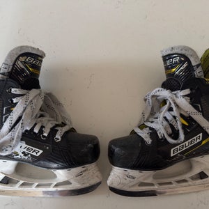 2022 Bauer Supreme M4 Hockey Skates Extra Wide Width Size 1 (Used)