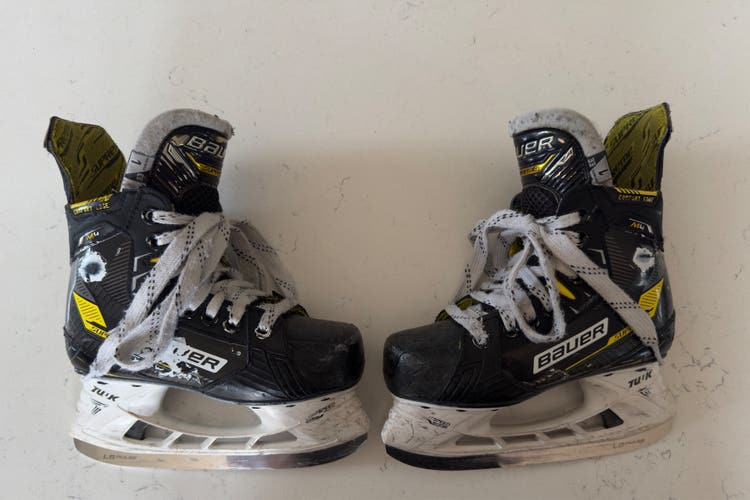 2022 Bauer Supreme M4 Hockey Skates Extra Wide Width Size 1 (Used)