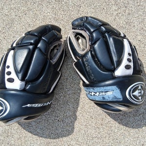 Easton Synergy 700 Gloves 11" (Used)