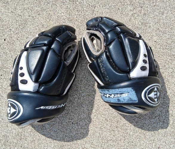 Easton Synergy 700 Gloves 11" (Used)