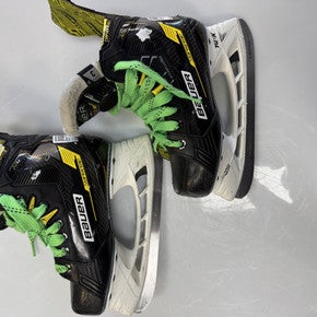 Used Bauer M4 Junior Hockey Skate Junior 03 11860-S000298104