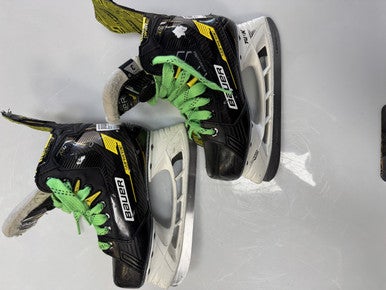 Used Bauer M4 Junior Hockey Skate Junior 03 11860-S000298104