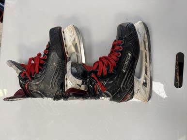 Used Bauer X700 Intermediate Hockey Skate Intermediate 5.0 11860-S000298081