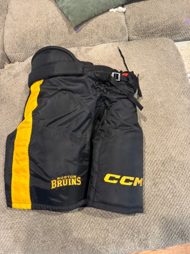 Bruins black and yellow Men's Senior Medium CCM HP45 Hockey Pants Pro Stock (Used)