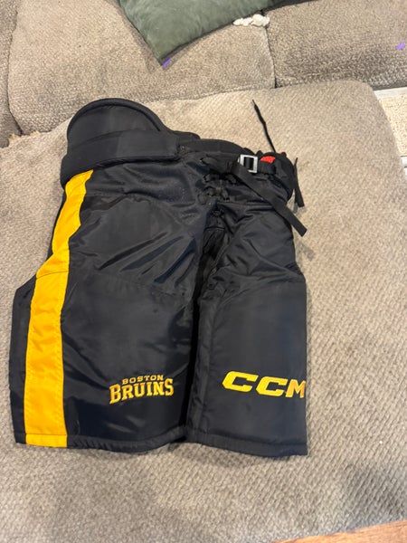 Bruins black and yellow Men's Senior Medium CCM HP45 Hockey Pants Pro Stock (Used)