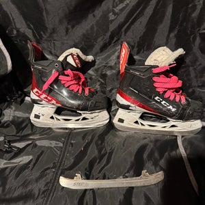 CCM JetSpeed FT4 Hockey Skates Regular Width  Size 4 (Used)