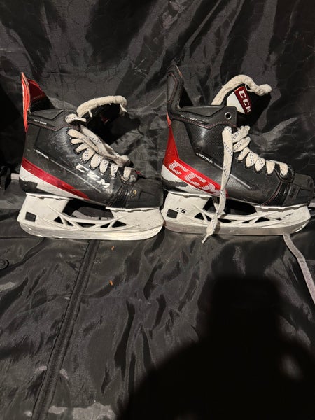 CCM JetSpeed FT4 Pro Hockey Skates Regular Width  Size 4.5 (Used)