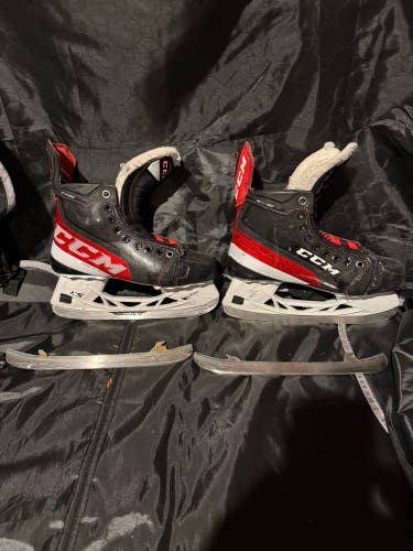 CCM JetSpeed FT4 Pro Hockey Skates Regular Width  Size 5.5 (Used)