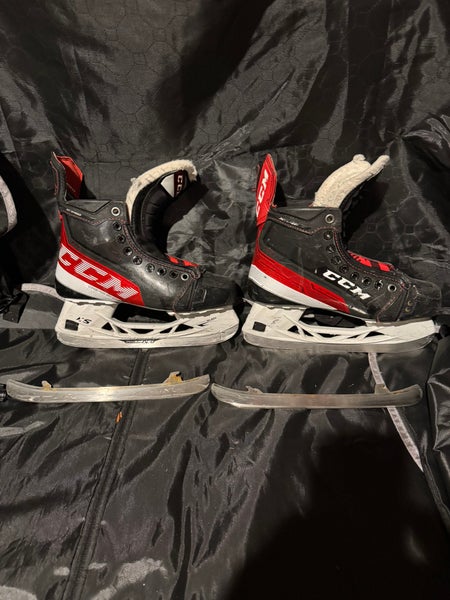 CCM JetSpeed FT4 Pro Hockey Skates Regular Width  Size 5.5 (Used)