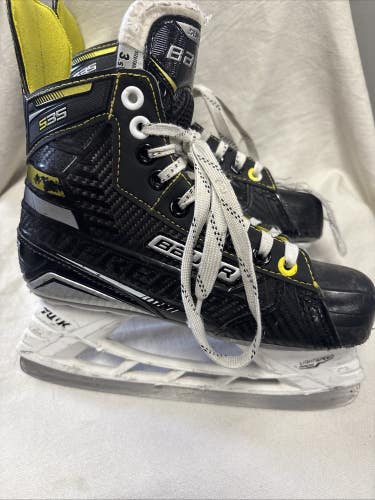 Junior Size 3.5 Bauer Supreme S35 Ice Hockey Skates. Excellent Condition