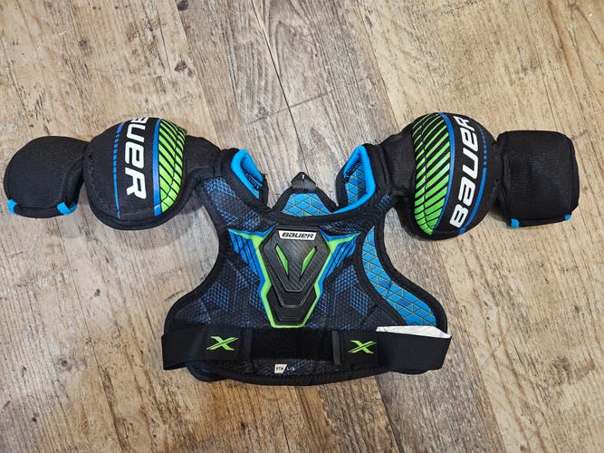 Like new Youth Lg Bauer Shoulder Pads