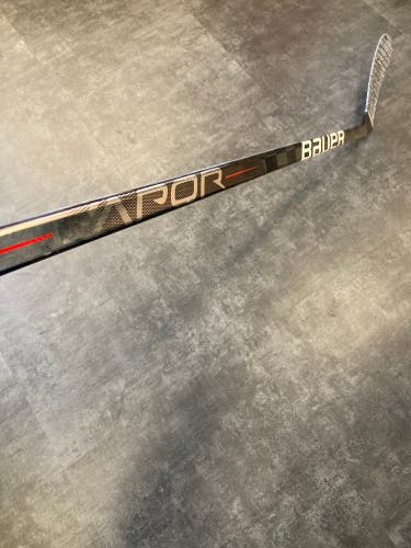 Senior Bauer Vapor Hyperlite Hockey Stick Left Hand P92 (Used)
