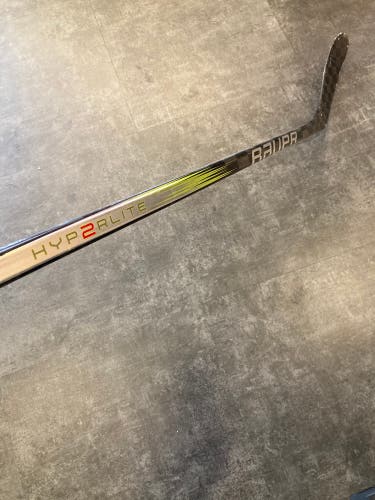 Youth Bauer Vapor Hyperlite 2 Hockey Stick Left Hand P28 (Used)