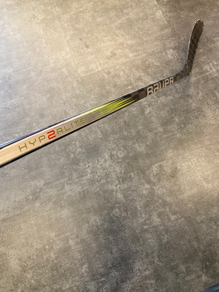 Youth Bauer Vapor Hyperlite 2 Hockey Stick Left Hand P28 (Used)