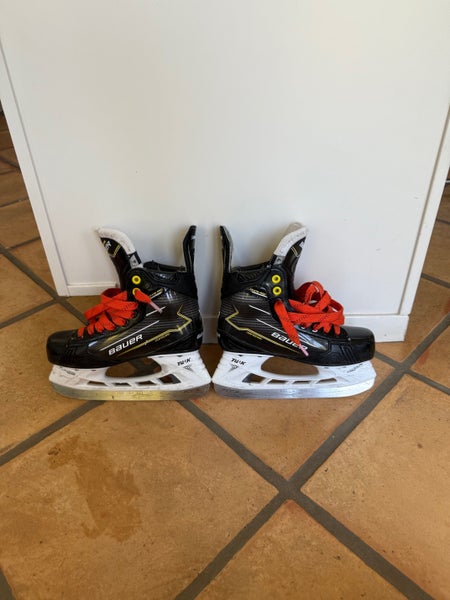 2024 Bauer Ignite Pro Hockey Skates Size 4 (Used) - Intermediate