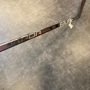 Bauer Vapor Hyperlite Hockey Stick P28 | Youth LH