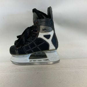 Used CCM 92 Junior Hockey Skate Junior 02 11823-S000034387