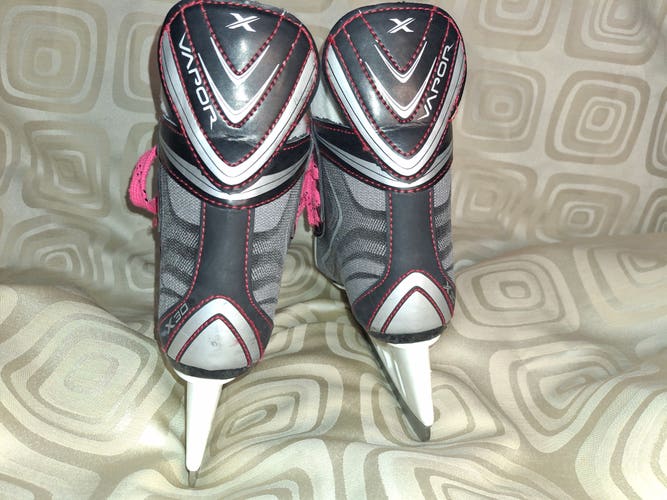 Used Youth Bauer Vapor X30 Hockey Skates (Regular) - Size: 13.0