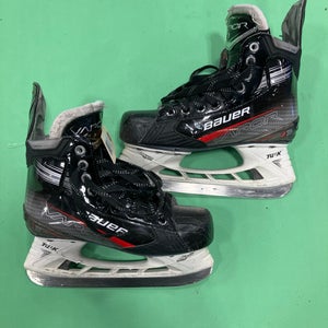Intermediate Bauer Vapor X3 Hockey Skates Regular Width Size 4.5 (Used)