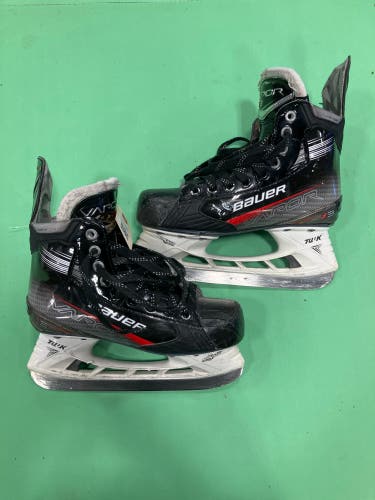 Intermediate Bauer Vapor X3 Hockey Skates Regular Width Size 4.5 (Used)